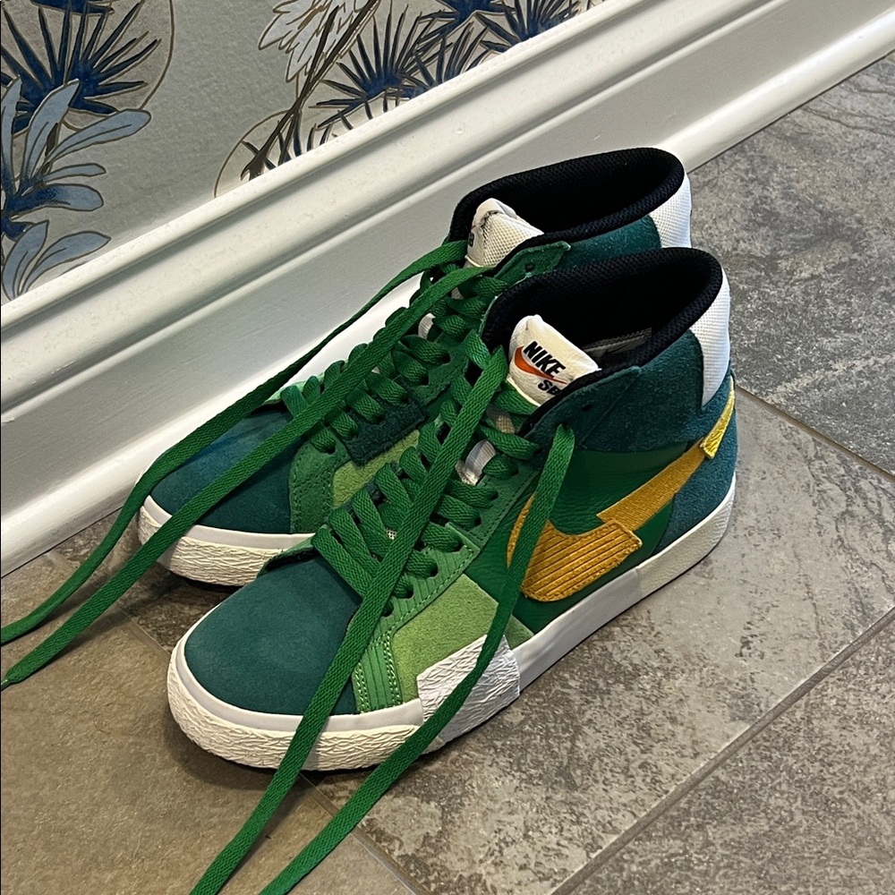Men’s Nike SB Zoom Blazer Mid Premium Green and Gold High-Top Sneakers